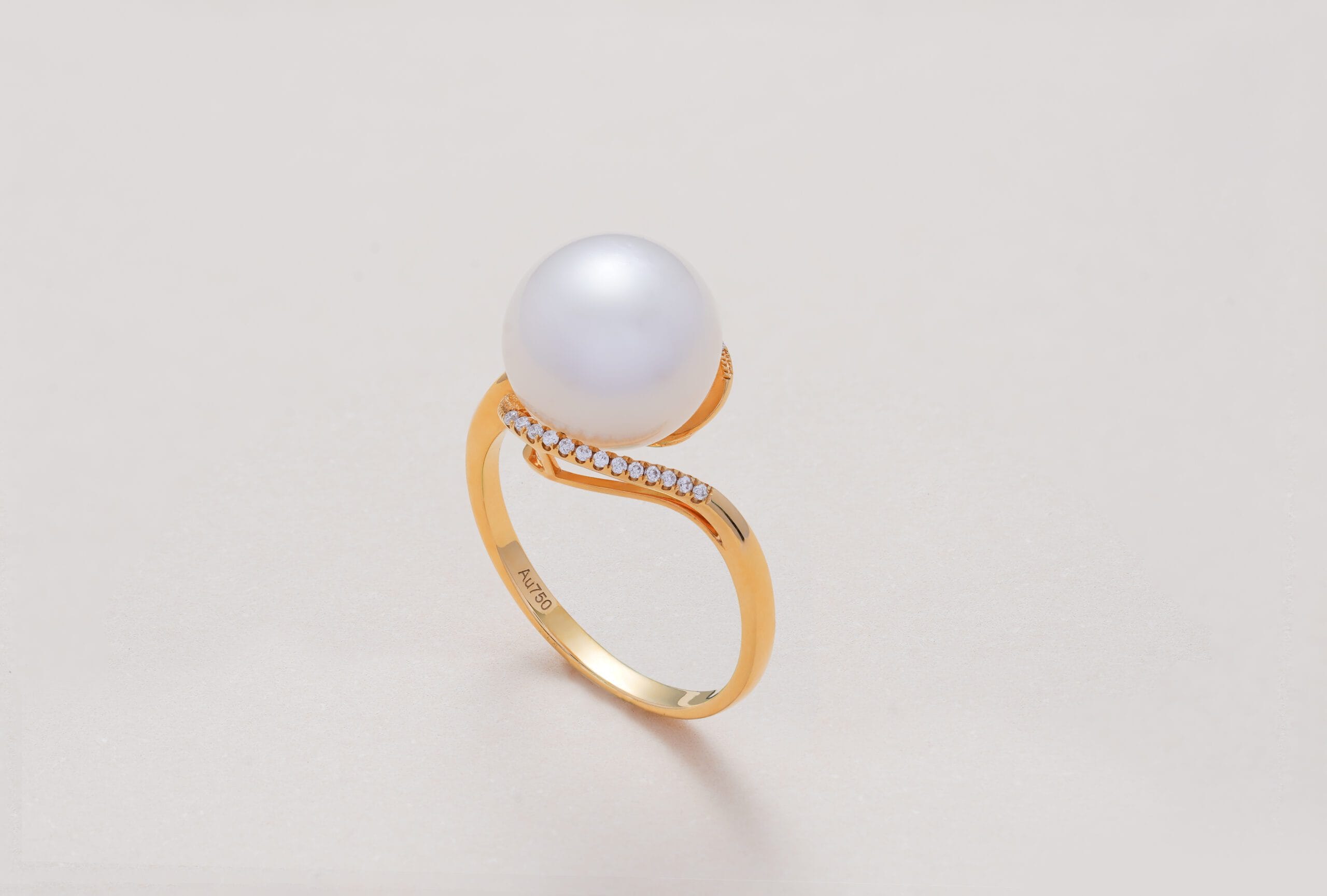 
Z RING PEARL -
Mermaid Jewelry