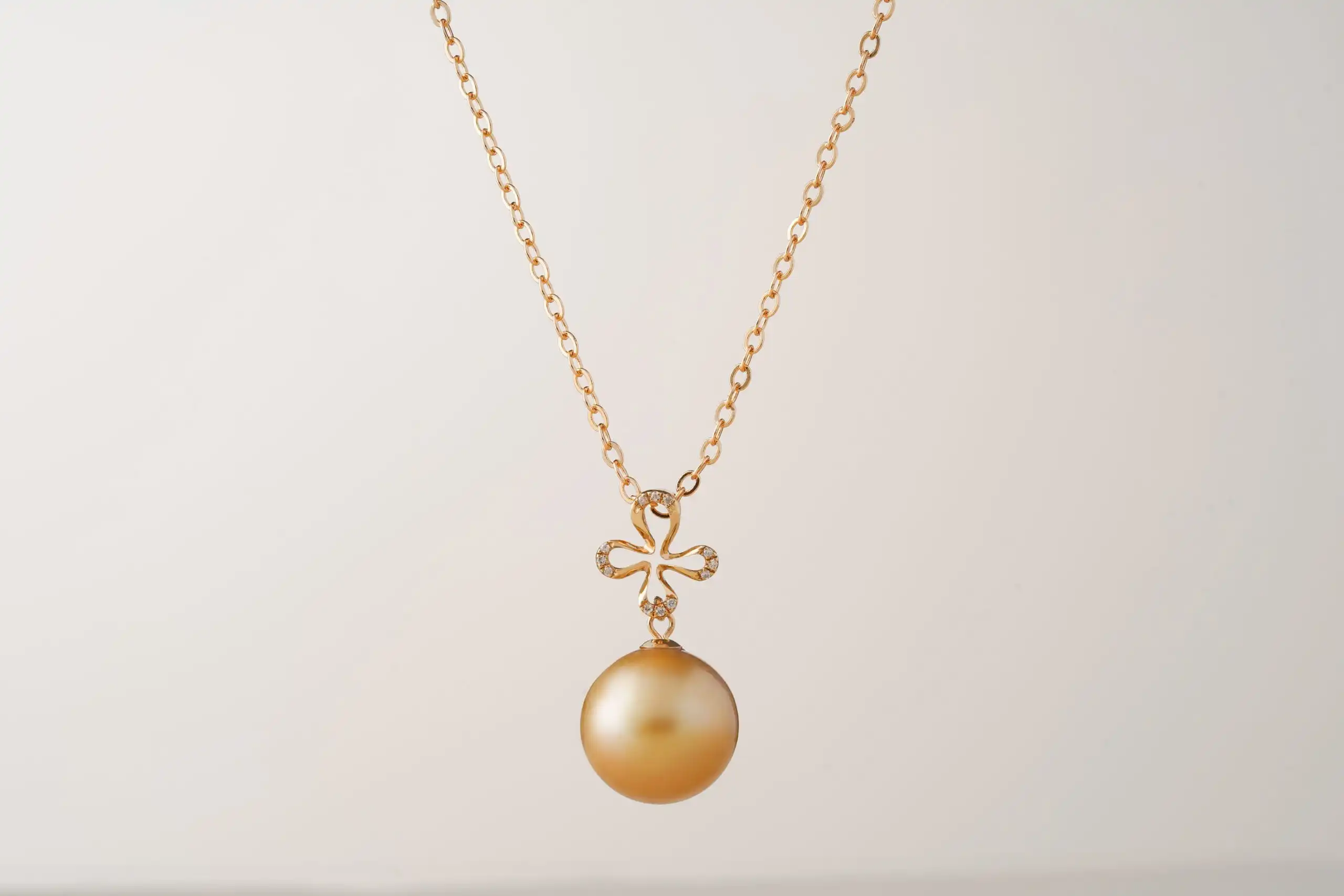 
Flower Pendant Pearl -
Mermaid Jewelry