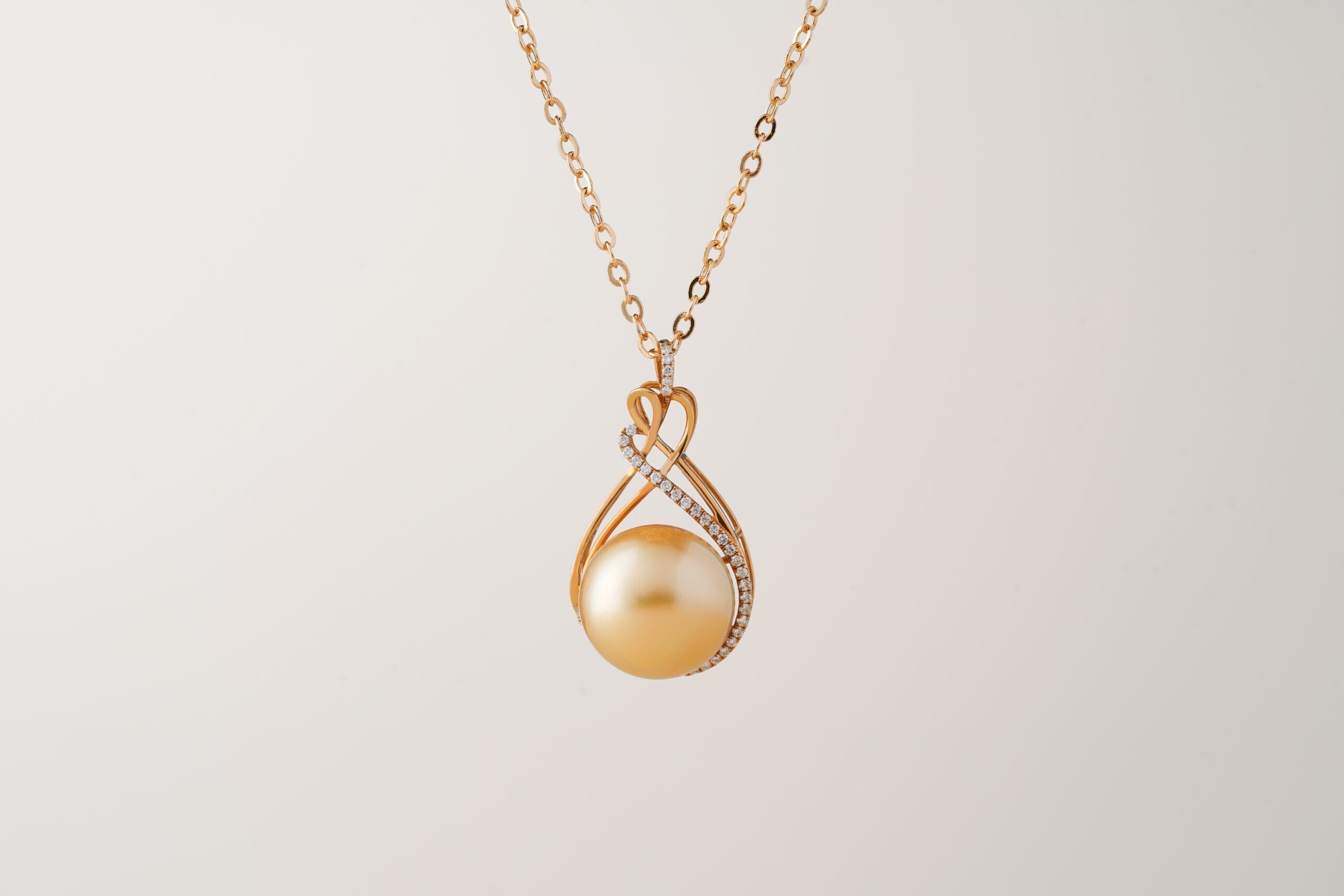 
Infinity Pendant Pearl -
Mermaid Jewelry